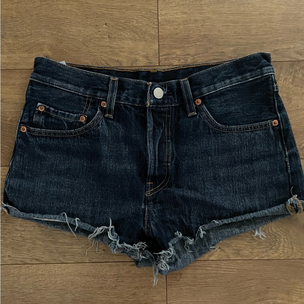 ✨ Levi’s 501 Raw hem High Rise Denim Shorts – Dark Wash, Size 28
